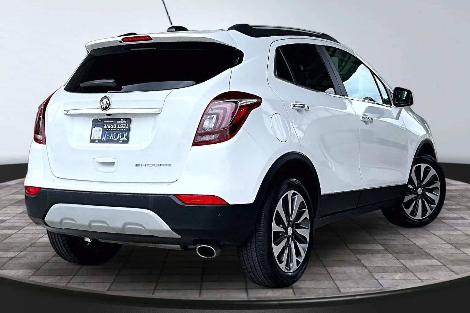 Used 2022 Buick Encore Preferred w/ Safety Package FWD image 6