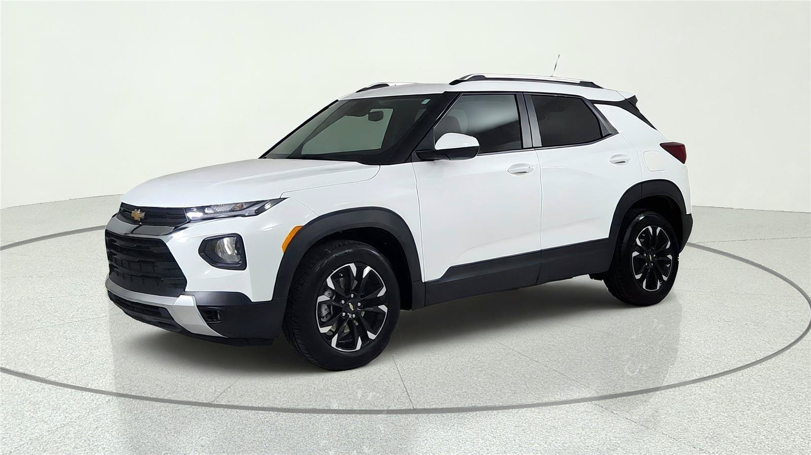 Used 2023 Chevrolet TrailBlazer LT FWD image 3