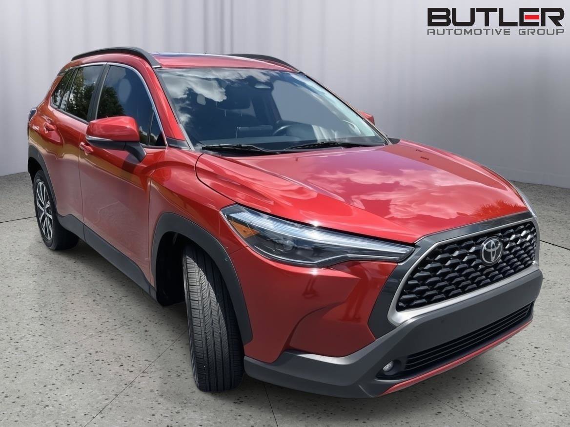 Certified 2023 Toyota Corolla Cross XLE image 7