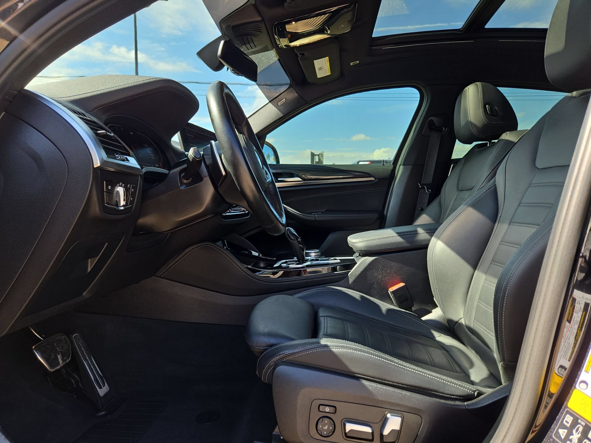 Used 2021 BMW X4 xDrive30i w/ M Sport Package AWD/4WD image 16