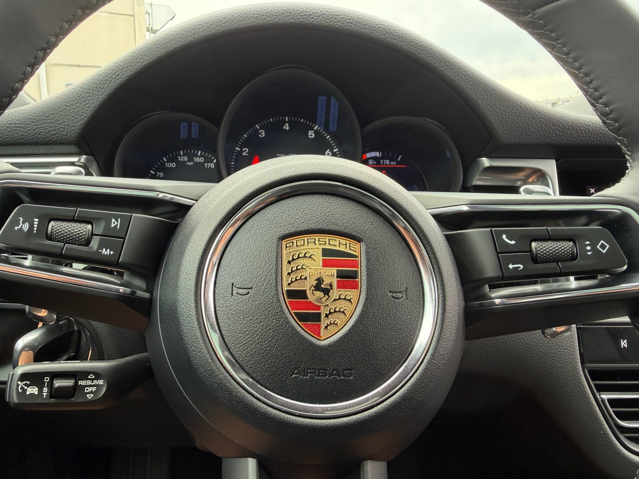 Certified 2026 Porsche Macan image 33