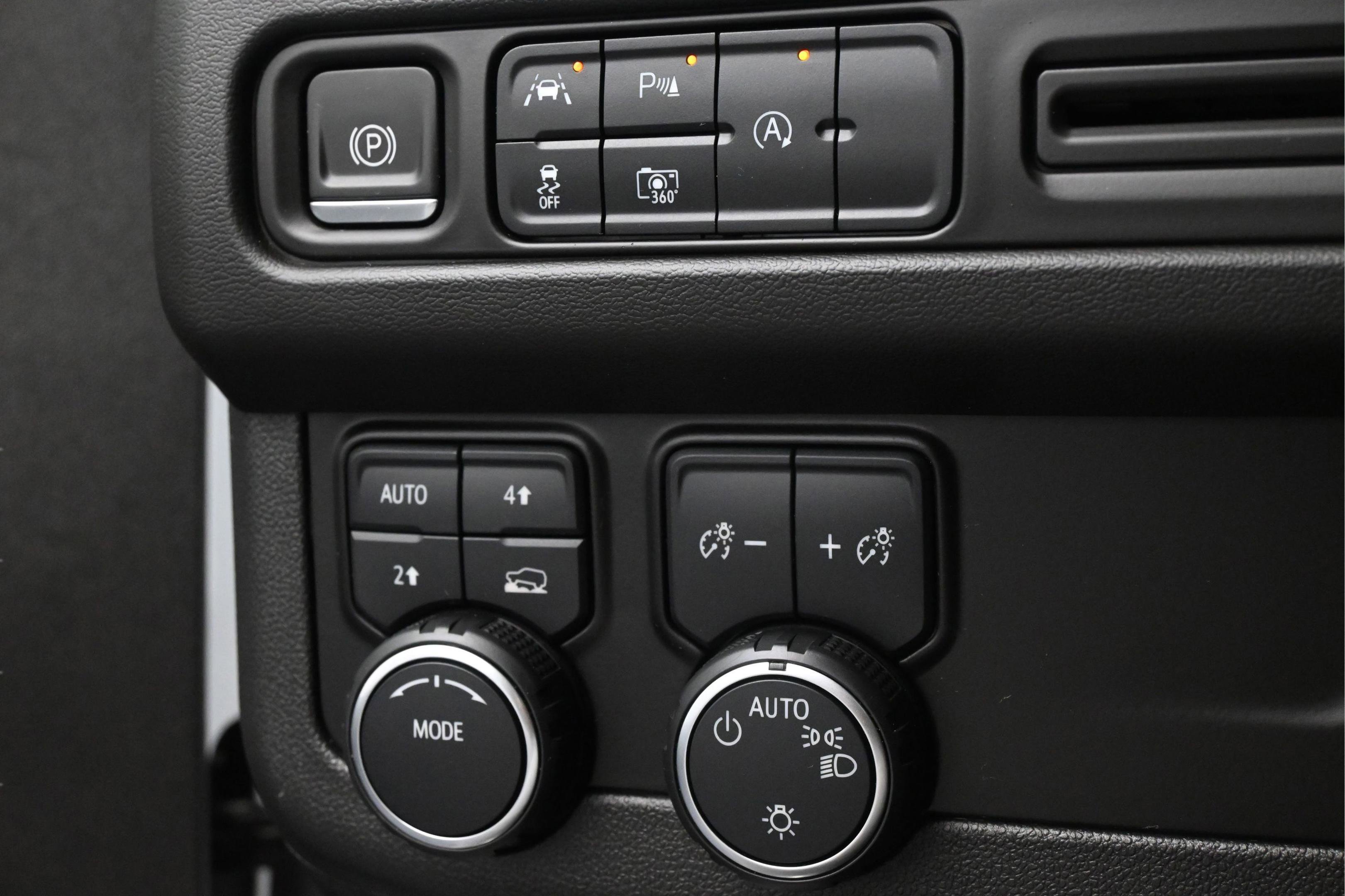 Used 2023 Chevrolet Tahoe LT w/ Luxury Package AWD/4WD image 25