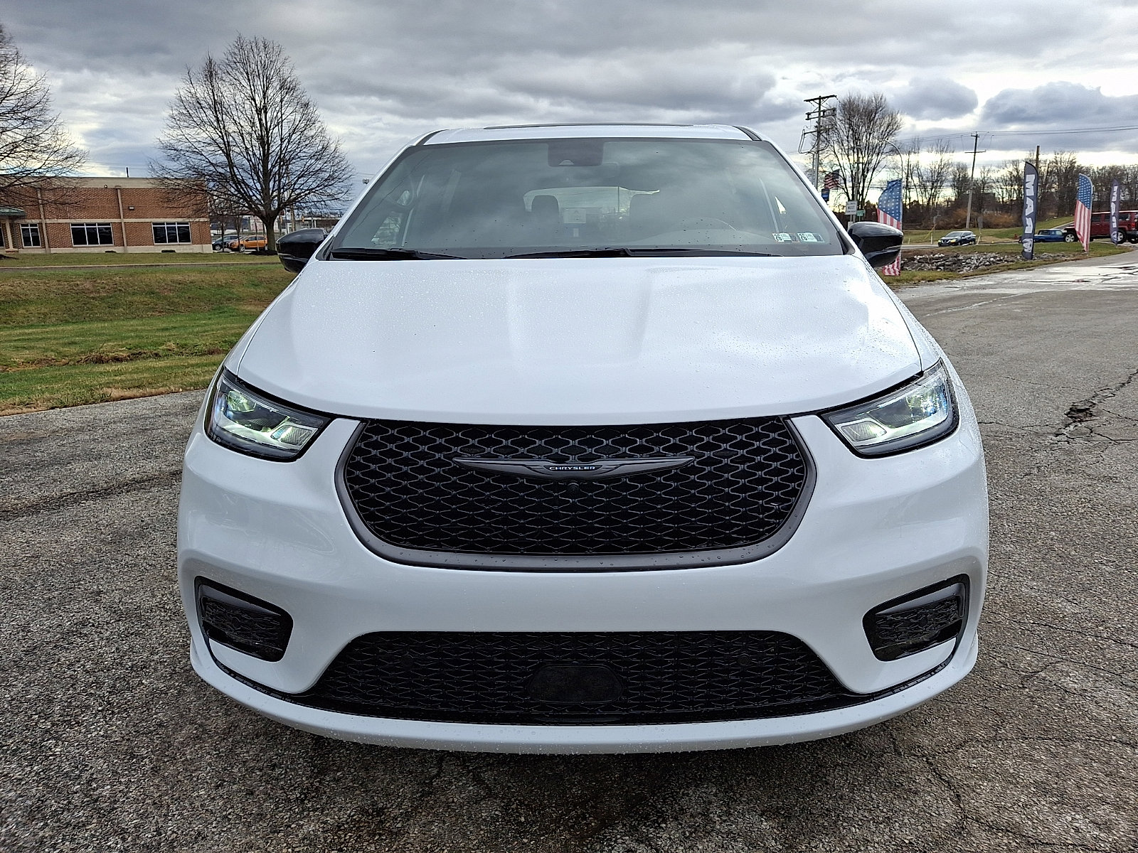 New 2026 Chrysler Pacifica Select image 3