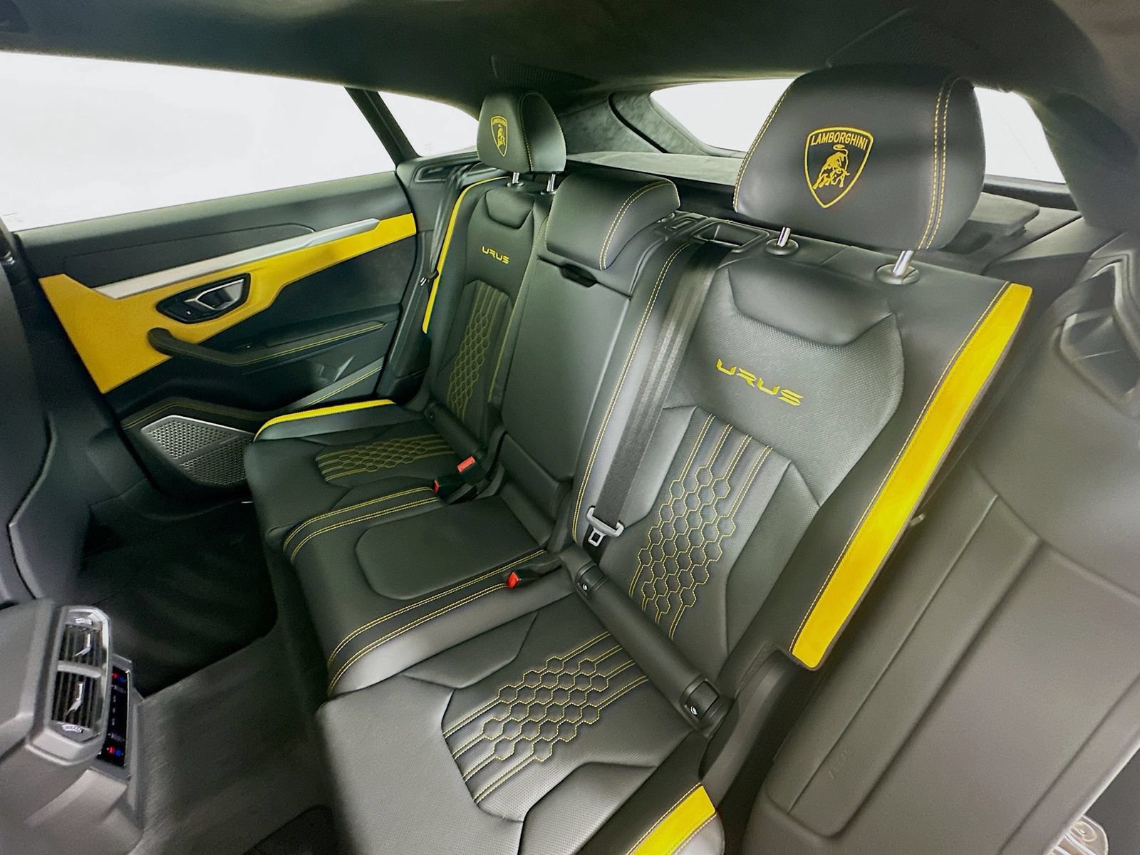 Used 2024 Lamborghini Urus S AWD/4WD image 37