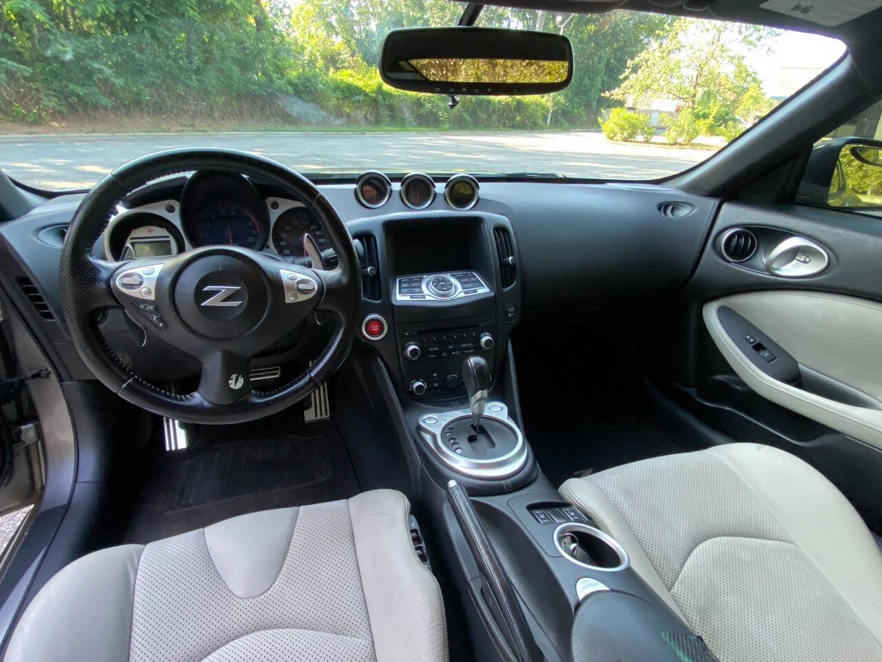Used 2010 Nissan 370Z Touring w/ Sport Pkg RWD image 14