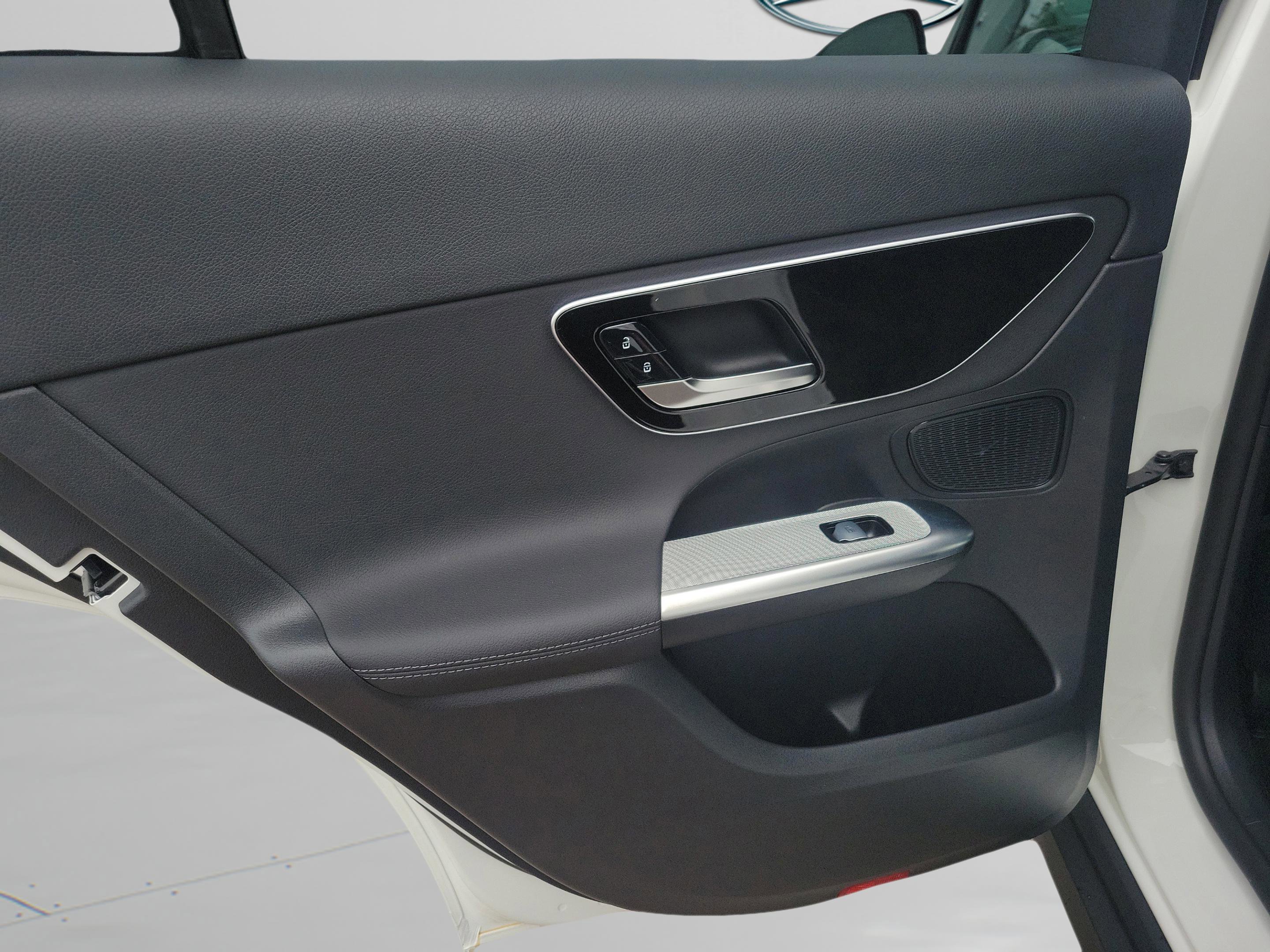 Certified 2025 Mercedes-Benz GLC 300 image 10