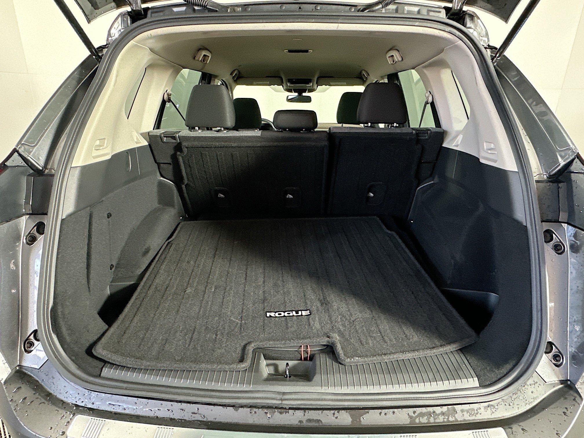 Used 2023 Nissan Rogue SV image 28