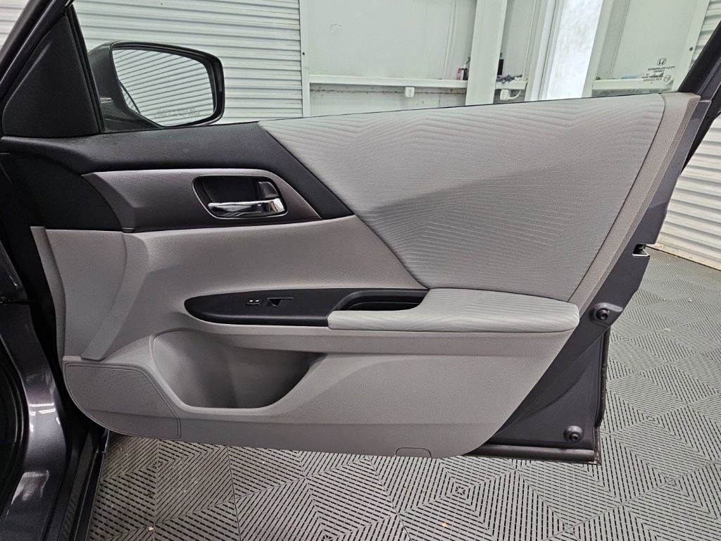 Used 2015 Honda Accord LX image 34