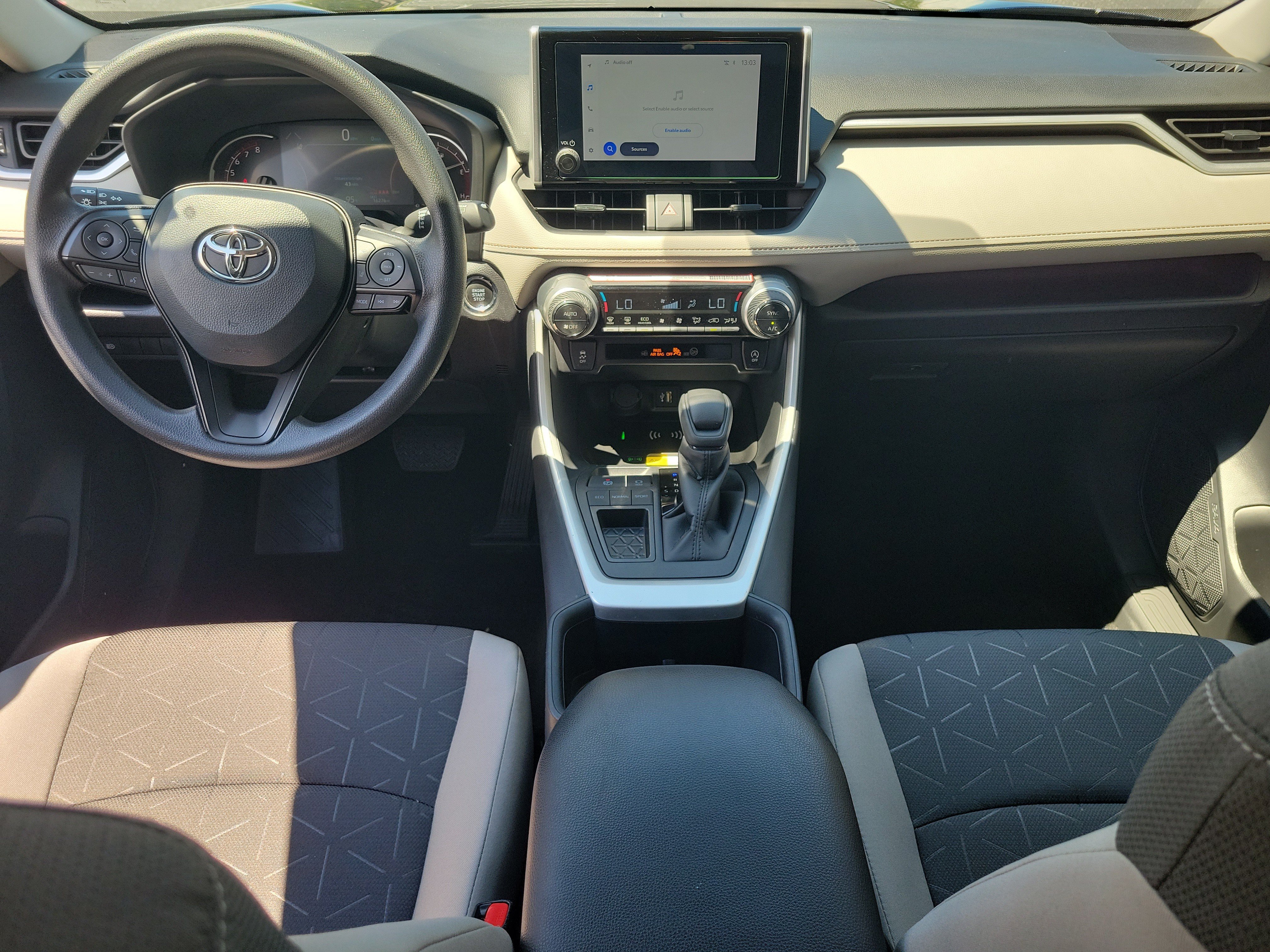 Used 2025 Toyota RAV4 XLE w/ Convenience Package FWD image 16