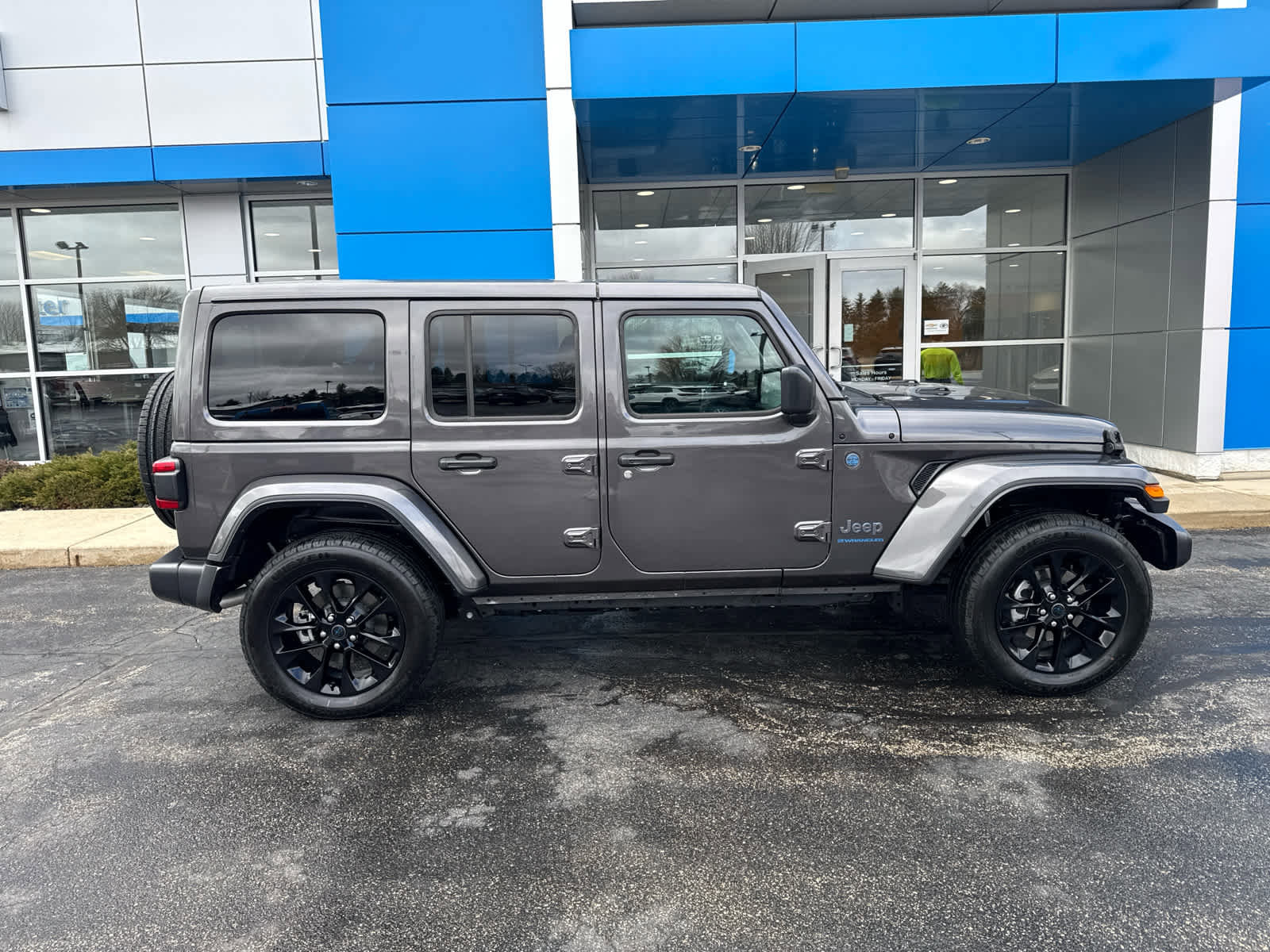 Used 2025 Jeep Wrangler Sahara w/ Safety Group image 3