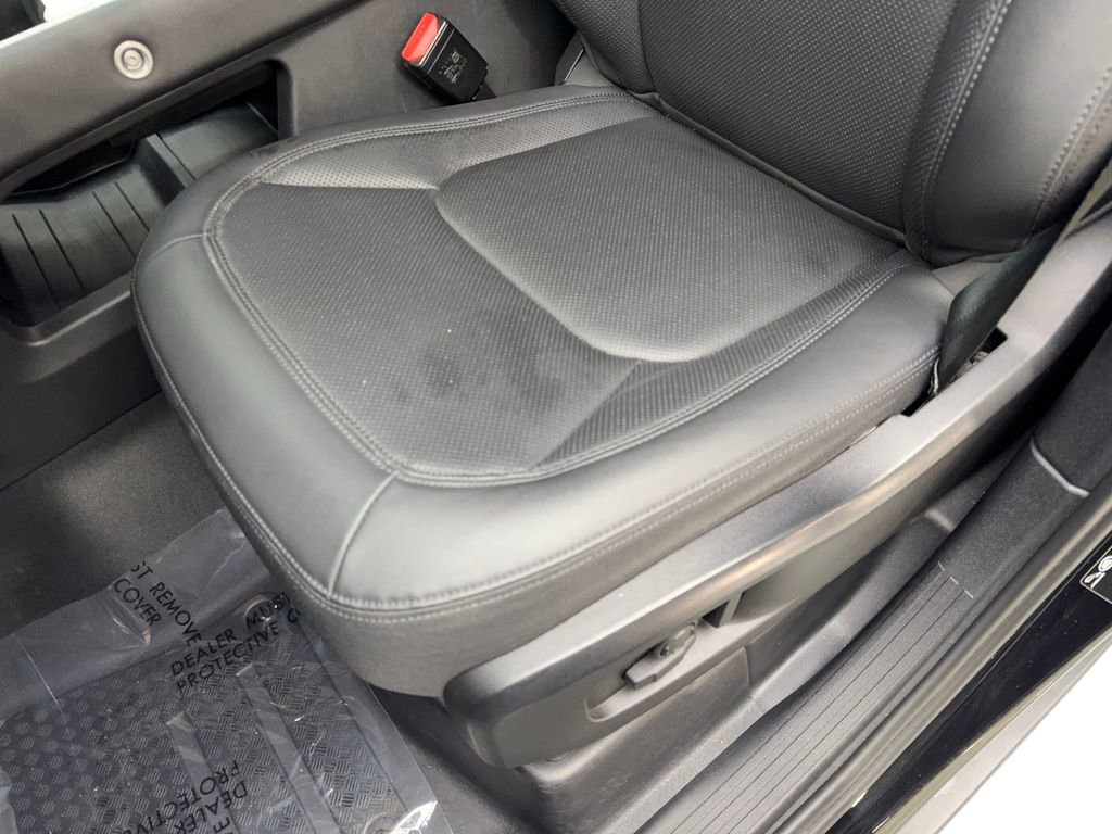 Used 2025 Land Rover Defender 110 S image 26