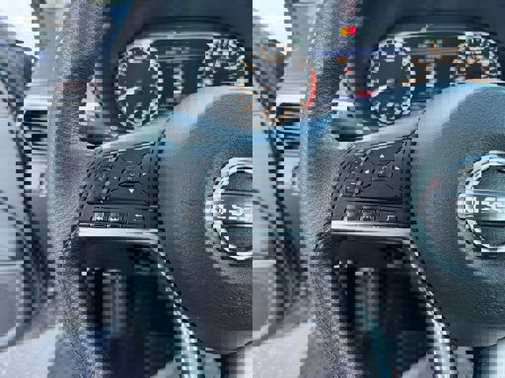 Used 2024 Nissan Altima 2.5 SV image 14