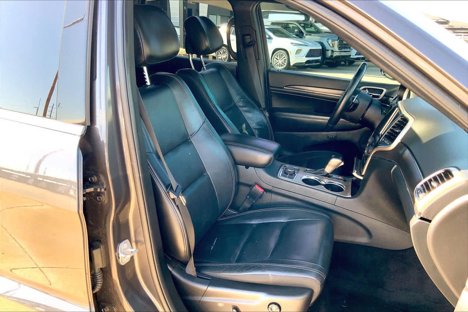Used 2017 Jeep Grand Cherokee Limited AWD/4WD image 8