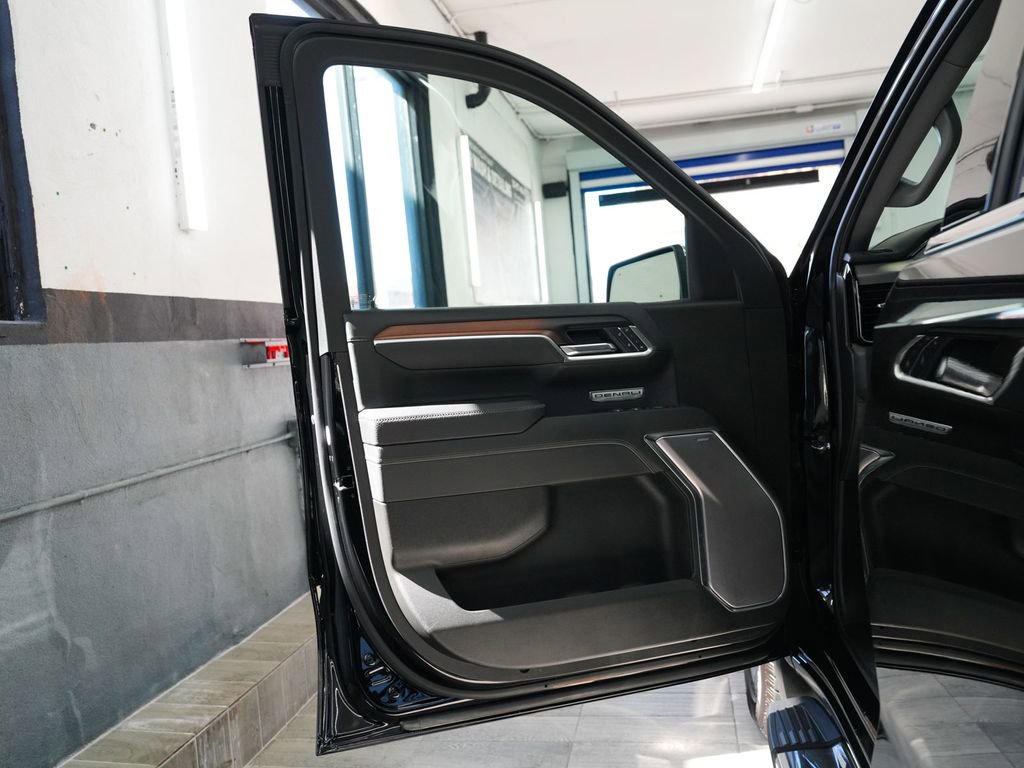 Used 2025 GMC Sierra 1500 Denali AWD/4WD image 10
