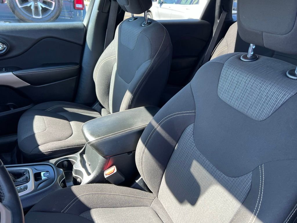 Used 2017 Jeep Cherokee Latitude image 14