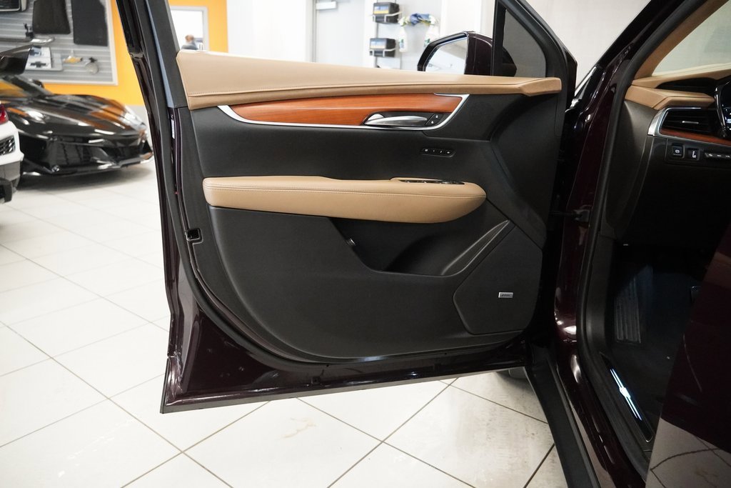 Used 2018 Cadillac XT5 Platinum w/ Driver Assist Package image 6