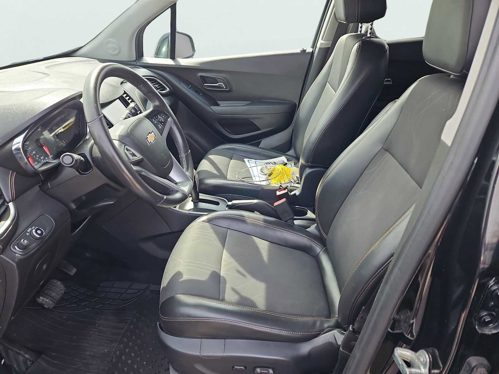 Used 2017 Chevrolet Trax LT w/ LT Convenience Package image 28