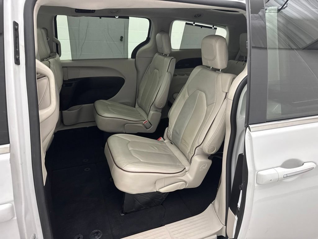 Used 2020 Chrysler Pacifica Limited FWD image 45