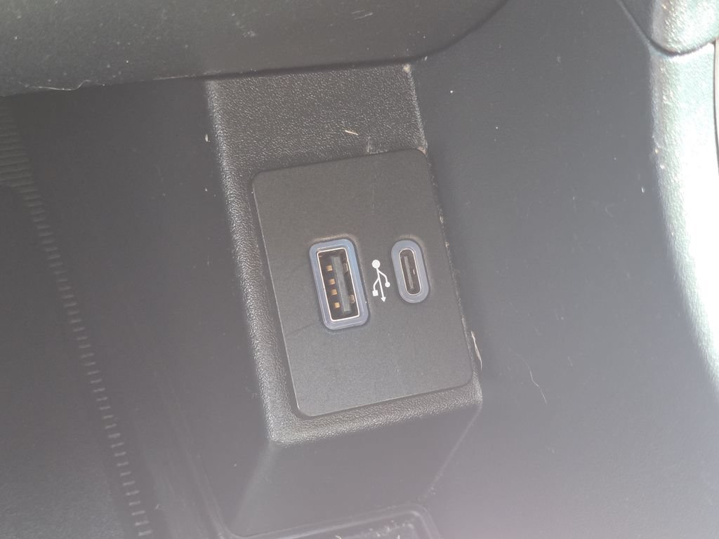 Used 2021 Ford Edge ST-Line AWD/4WD image 25