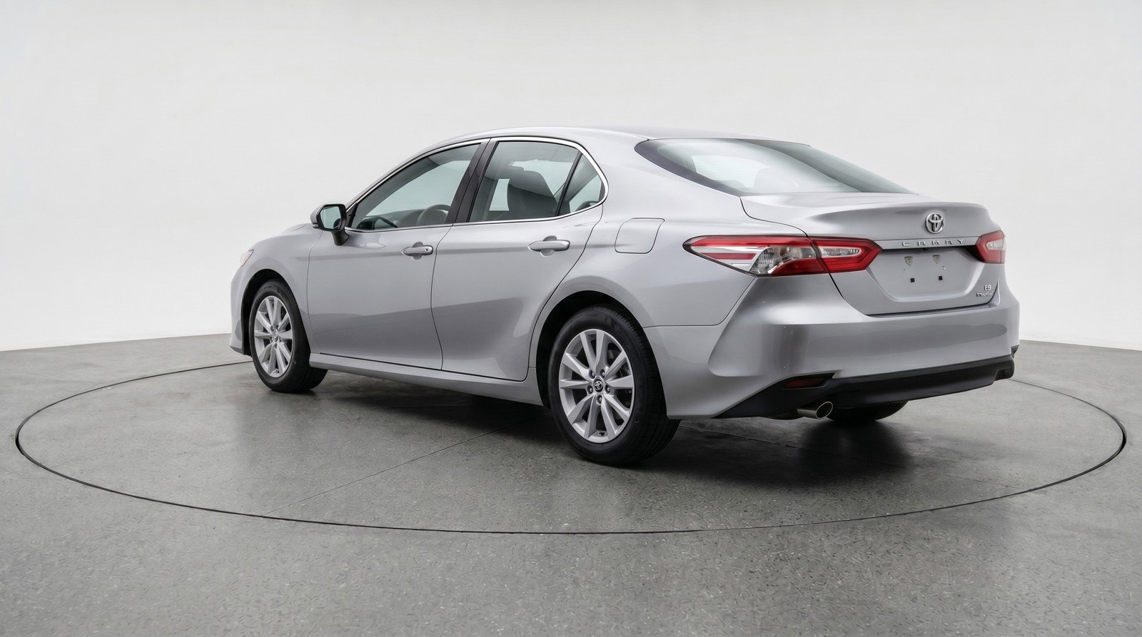 Used 2025 Toyota Camry LE image 6