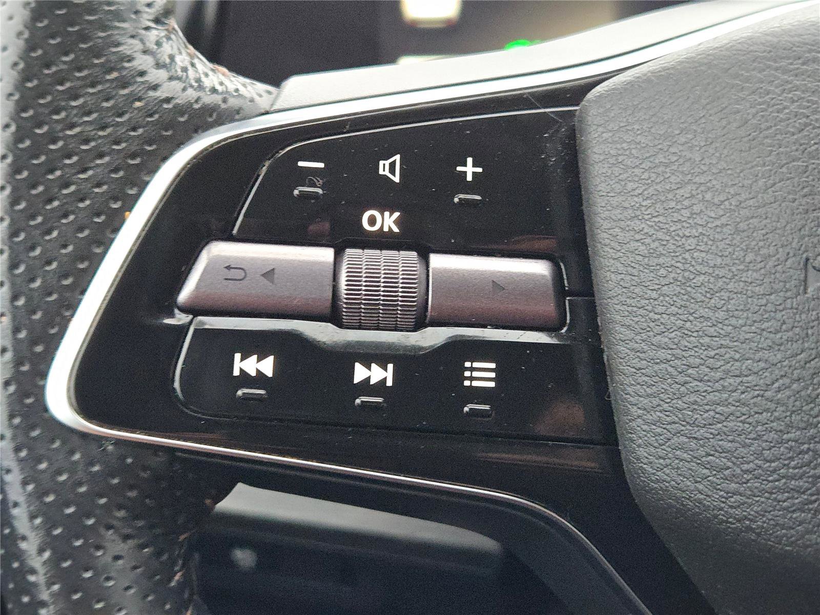 Used 2023 Nissan Ariya AWD image 35