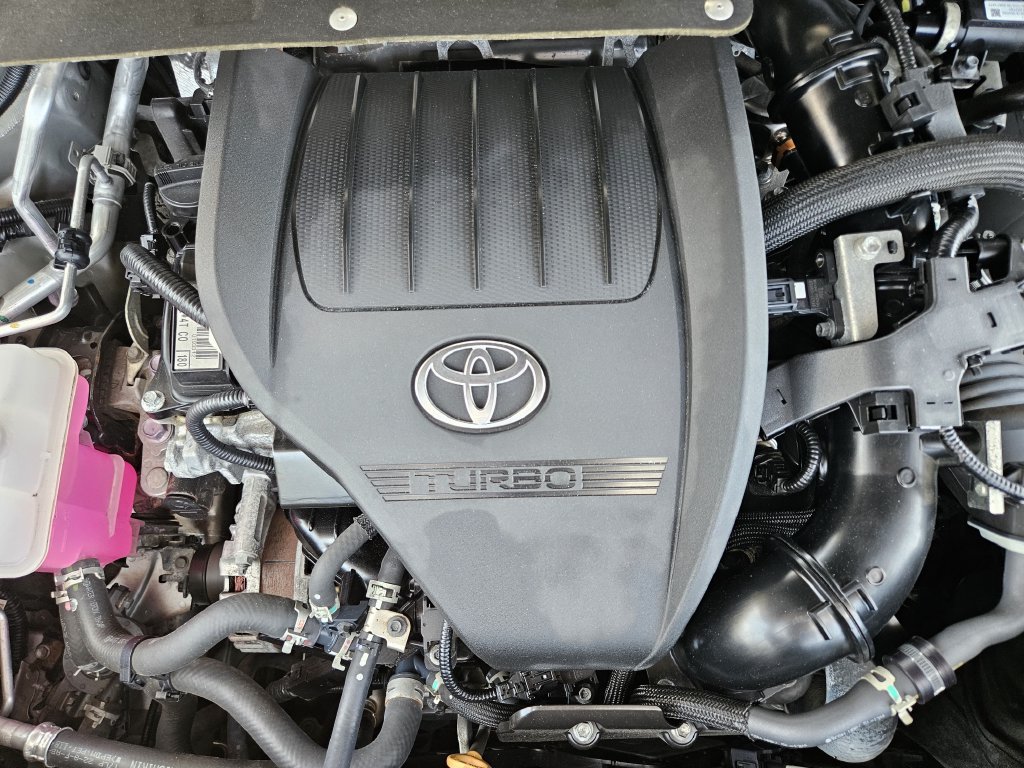 Used 2023 Toyota Highlander LE FWD image 32