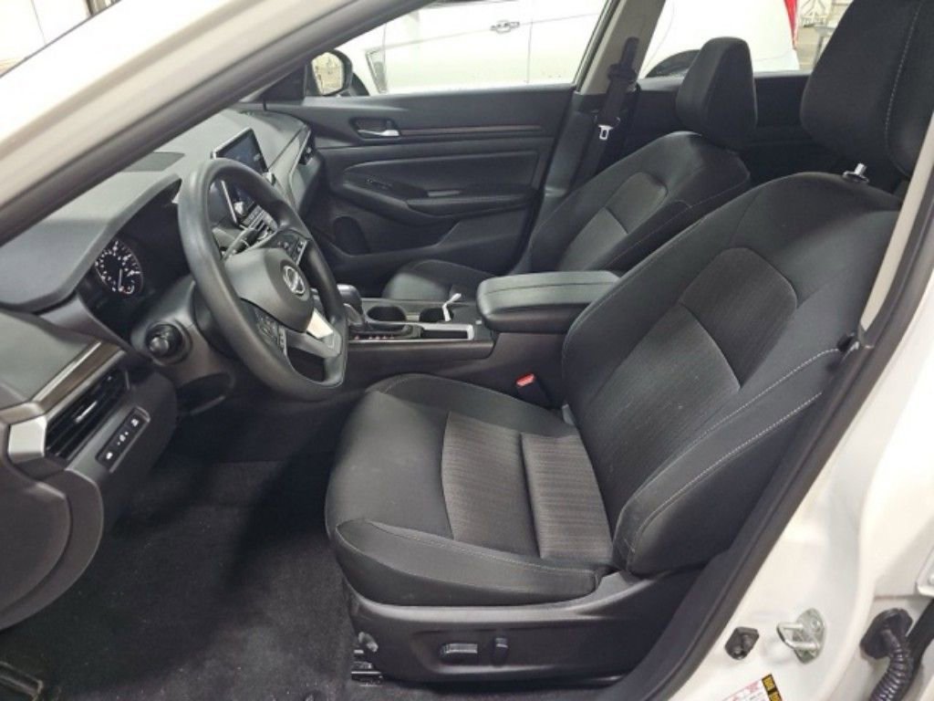Used 2025 Nissan Altima 2.5 SV image 9
