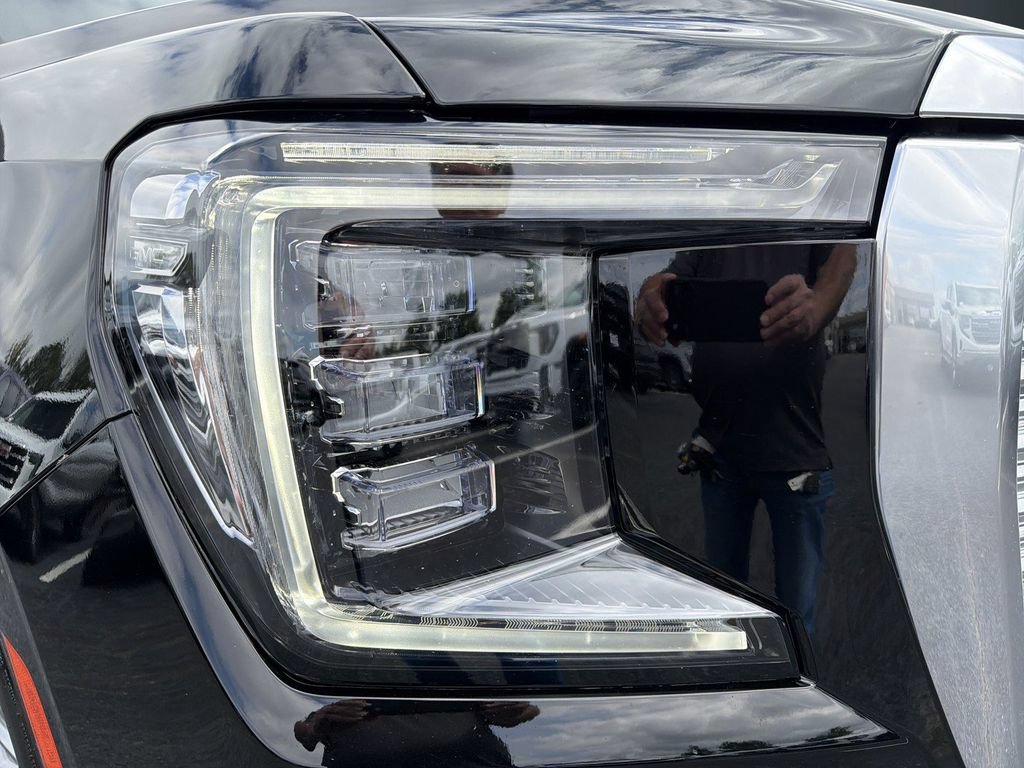 Used 2024 GMC Yukon Denali w/ Advanced Technology Package AWD/4WD image 12