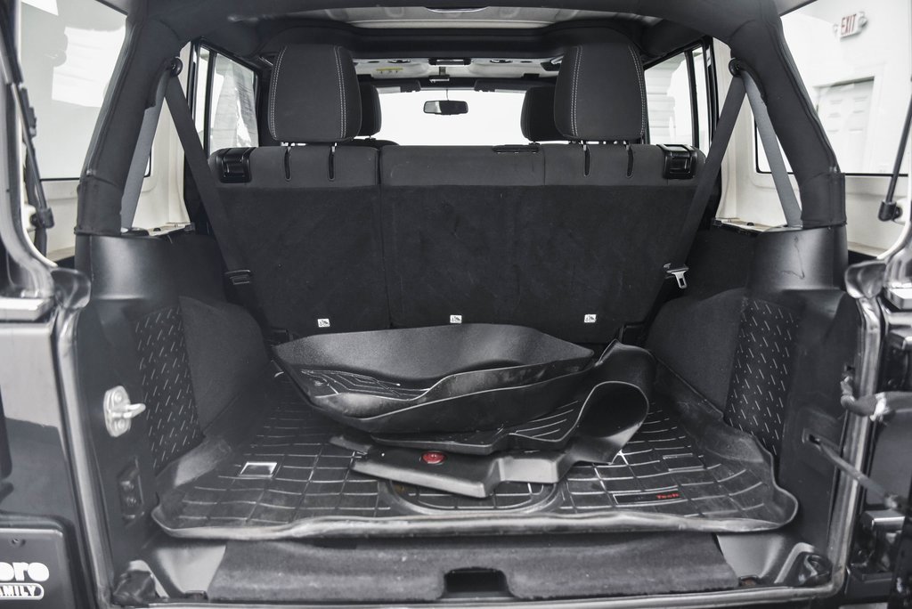 Used 2018 Jeep Wrangler Unlimited Sahara image 12