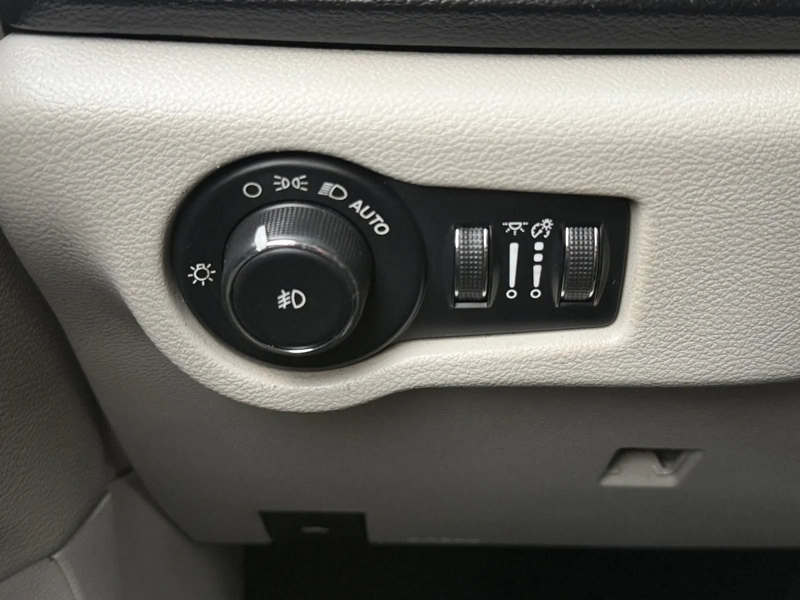 Used 2019 Chrysler Pacifica Touring-L FWD image 39