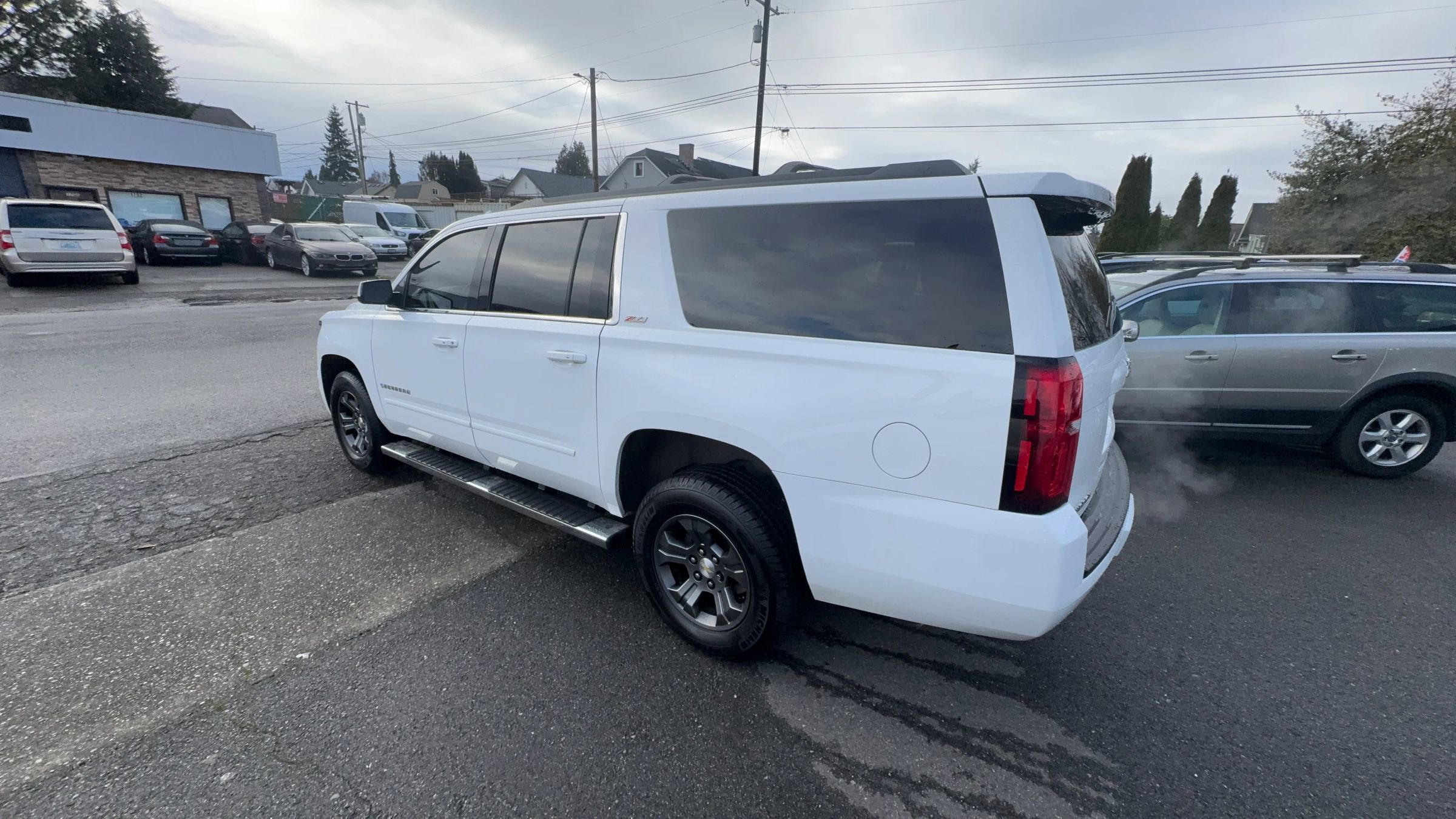 Used 2016 Chevrolet Suburban LT image 8