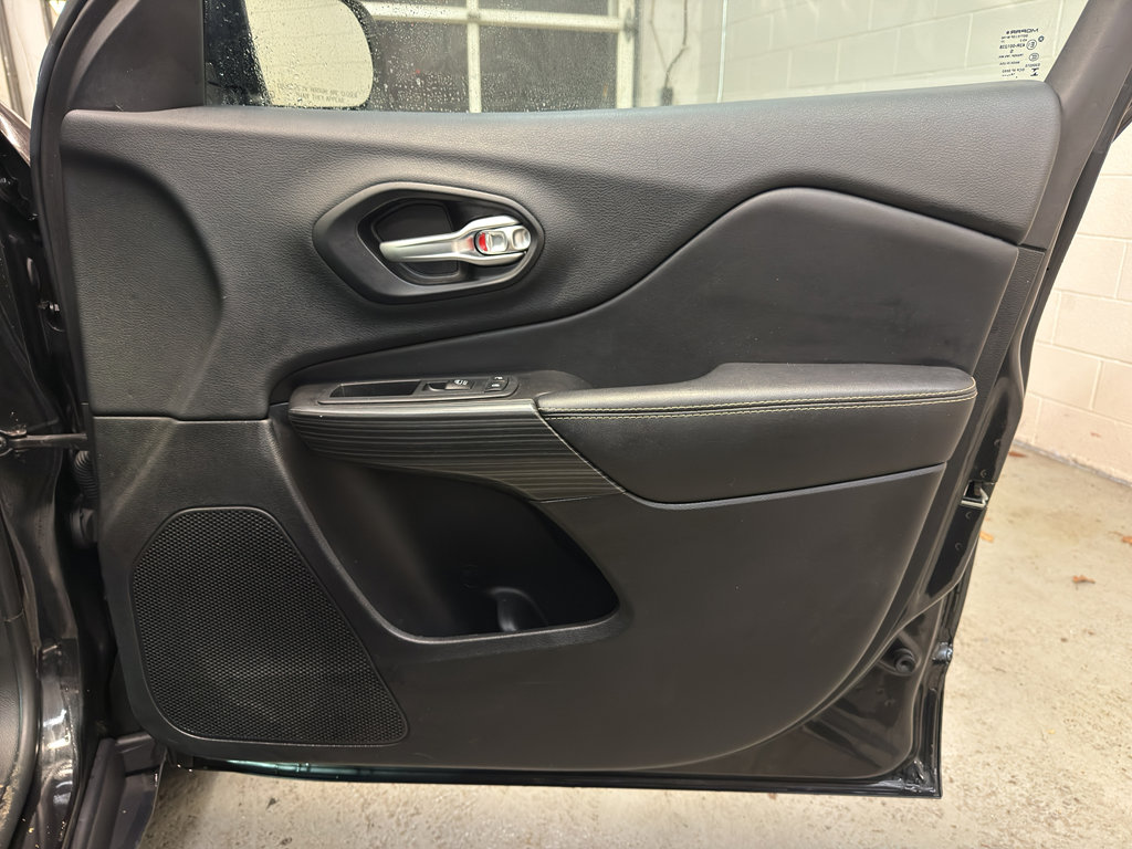 Used 2015 Jeep Cherokee Limited image 22