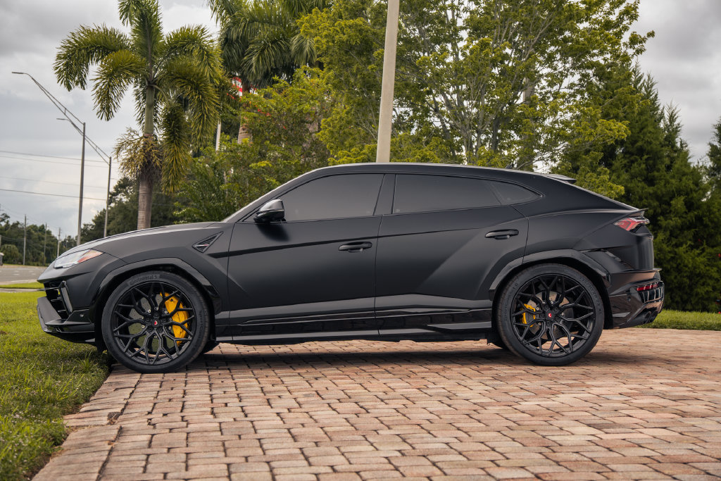Used 2023 Lamborghini Urus S AWD/4WD image 2