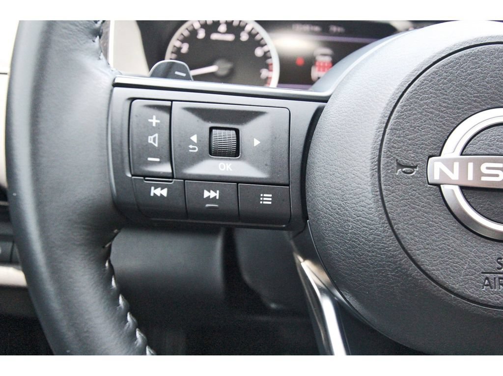 Used 2025 Nissan Pathfinder SV FWD image 18