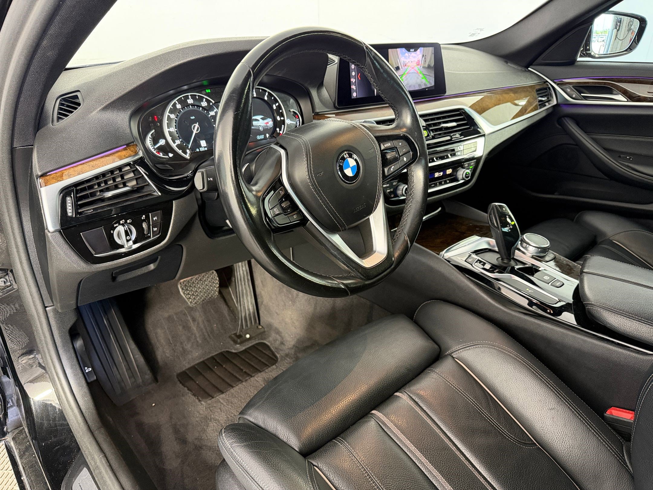 Used 2019 BMW 530i w/ Convenience Package image 4
