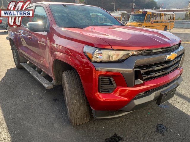 Used 2025 Chevrolet Colorado LT image 1