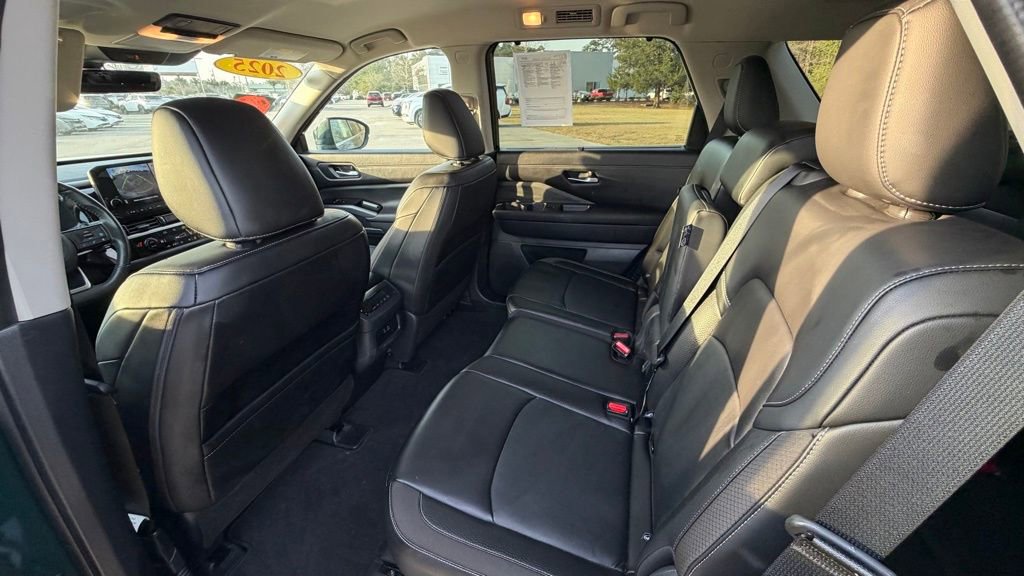 Certified 2025 Nissan Pathfinder SL image 25