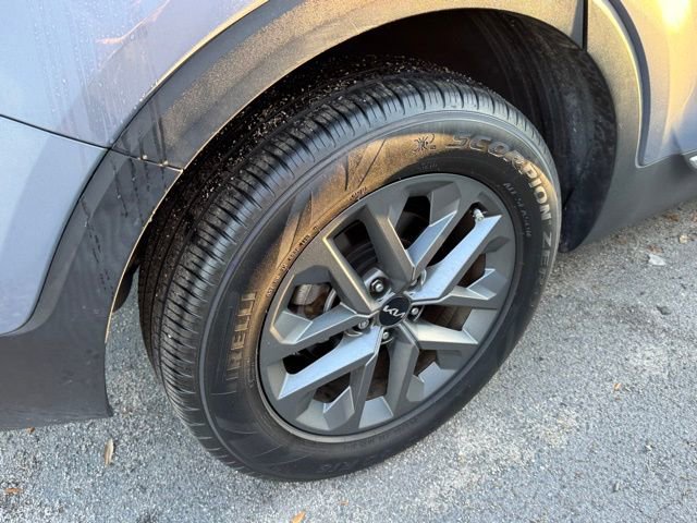 Certified 2024 Kia Telluride LX image 4