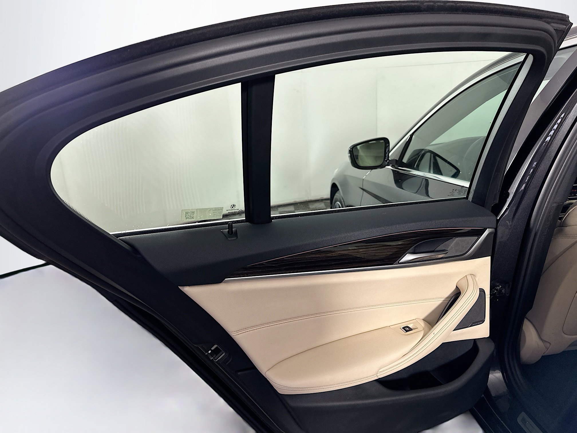 Used 2022 BMW 530i xDrive w/ Premium Package image 26