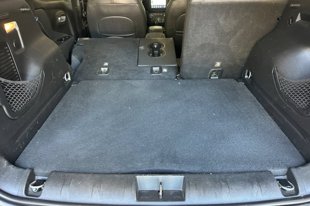 Used 2019 Jeep Renegade Limited w/ UConnect 8.4 Nav Group FWD image 15