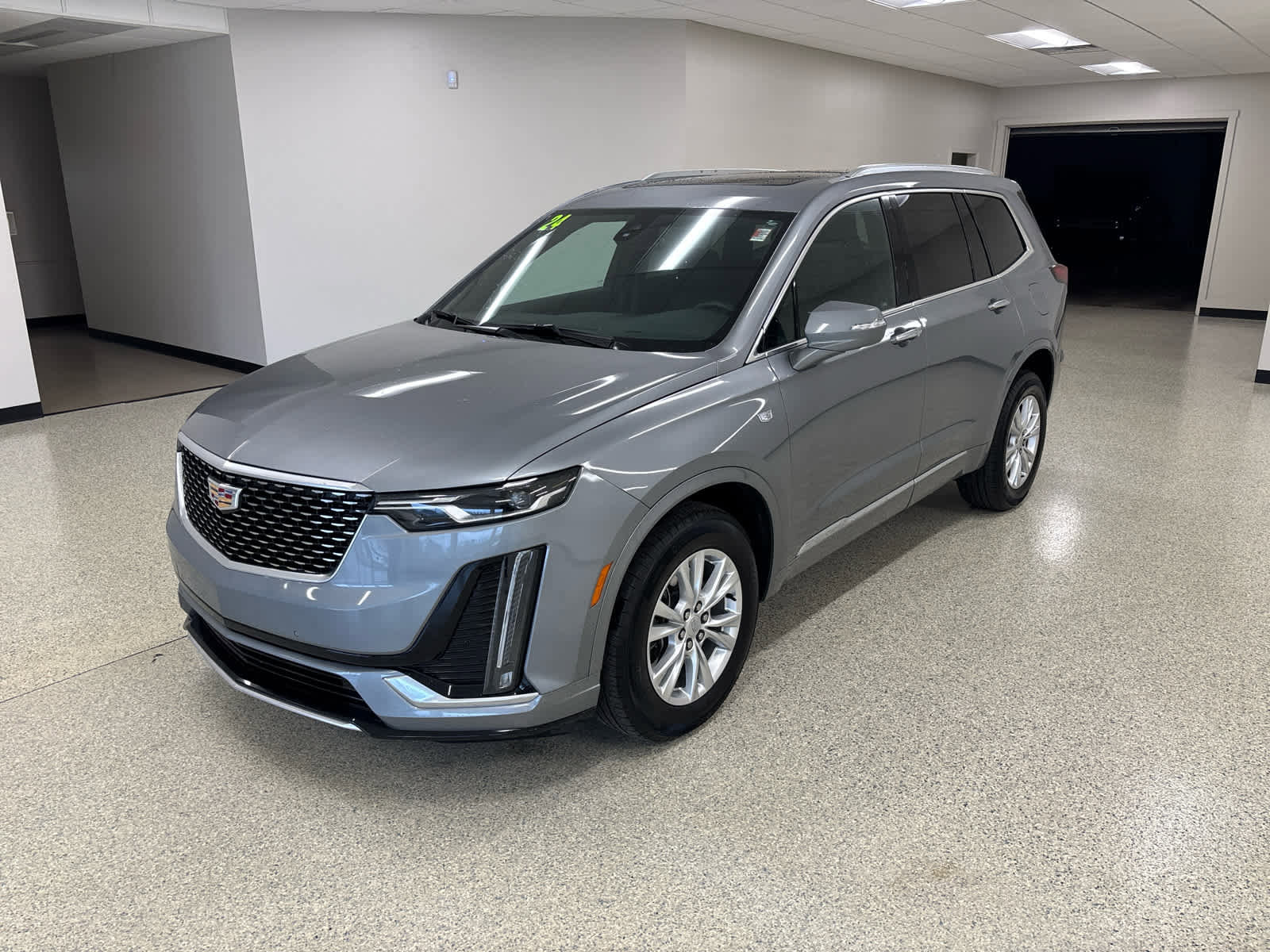 Used 2024 Cadillac XT6 Luxury image 3