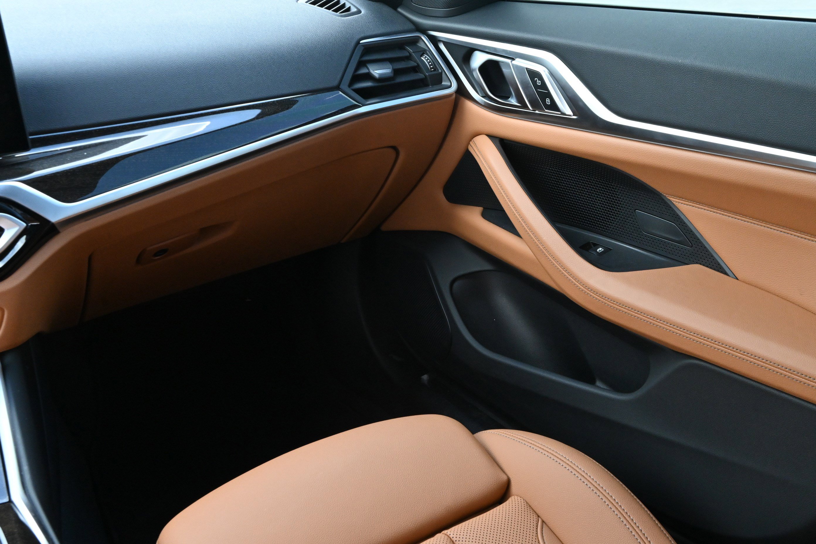 Certified 2023 BMW i4 eDrive40 w/ Premium Package RWD image 32