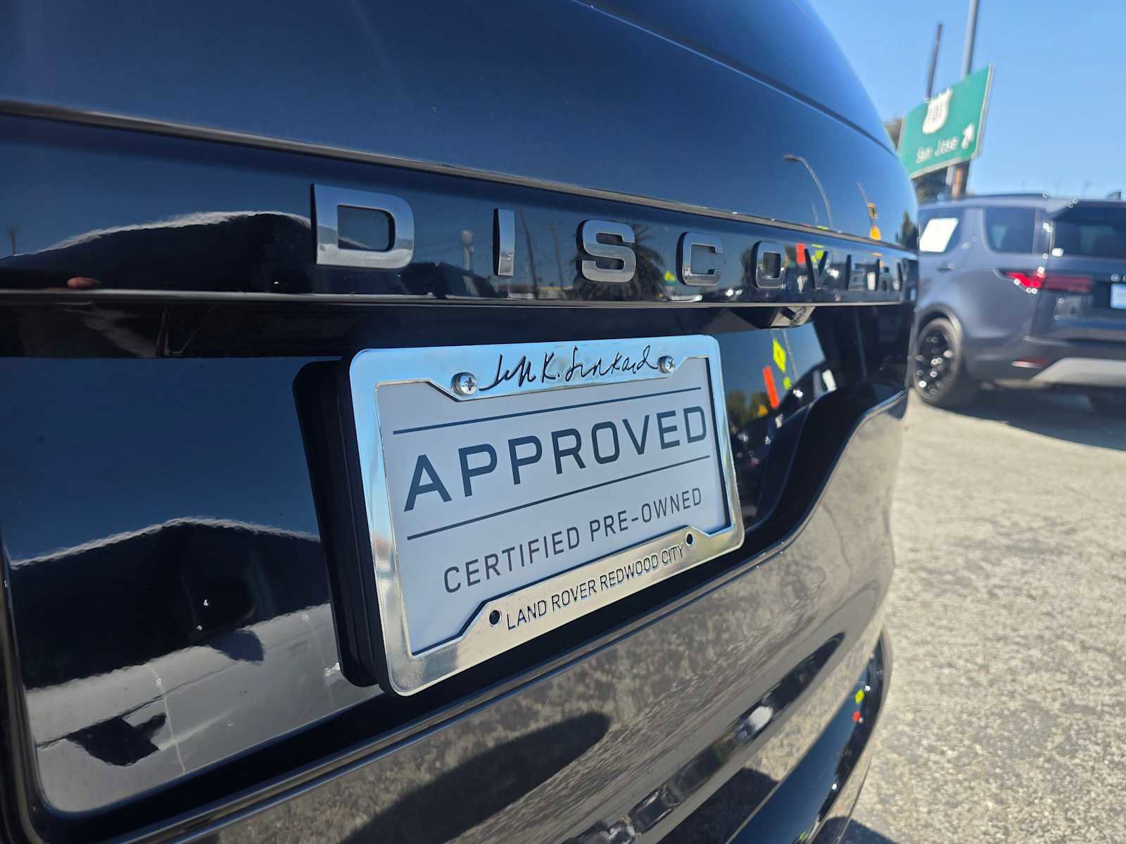Used 2025 Land Rover Discovery Dynamic SE AWD/4WD image 13
