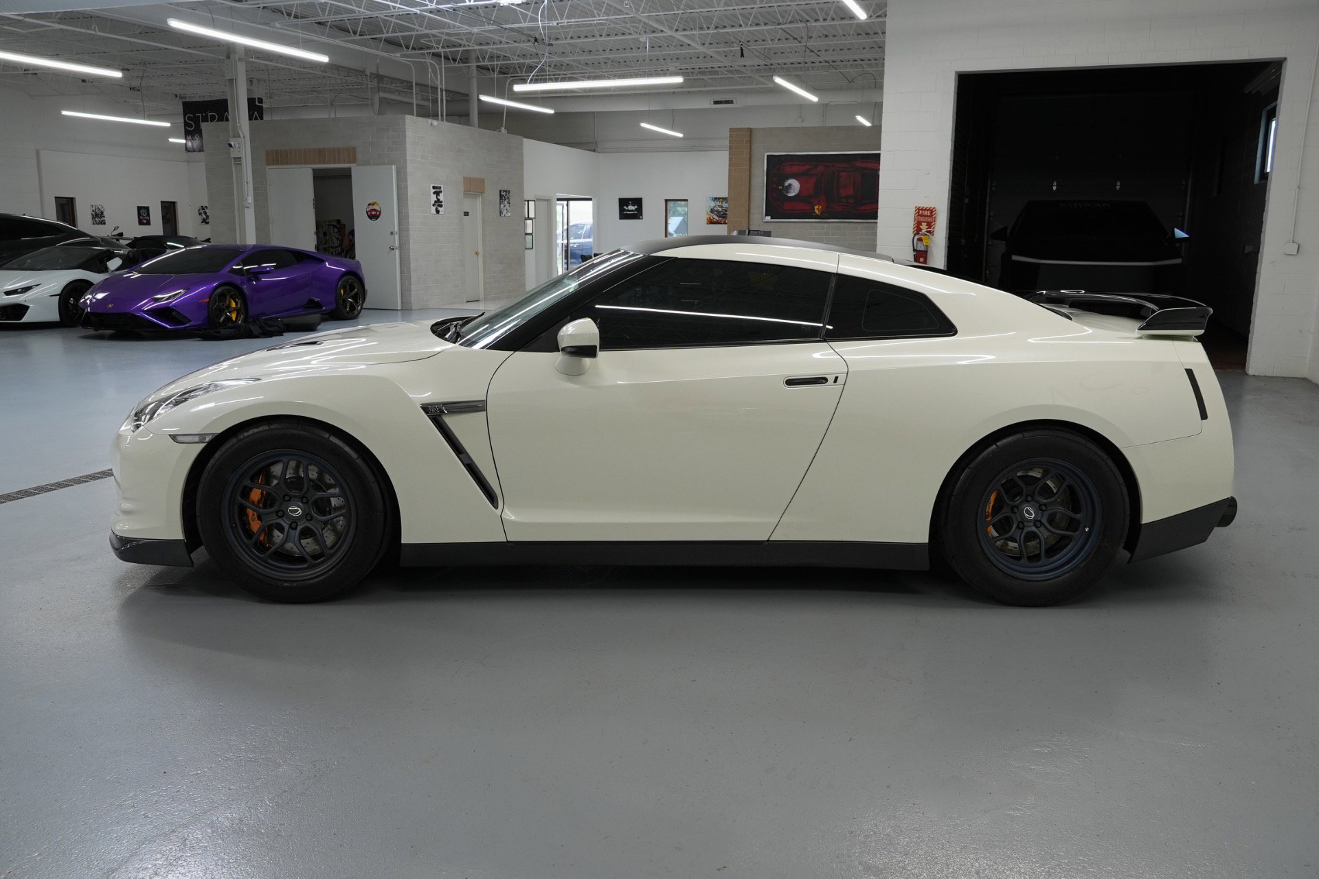 Used 2009 Nissan GT-R Premium AWD/4WD image 7