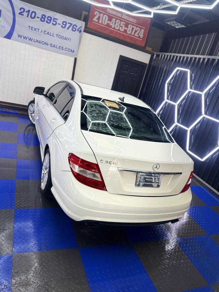 Used 2009 Mercedes-Benz C 300 Sedan image 17