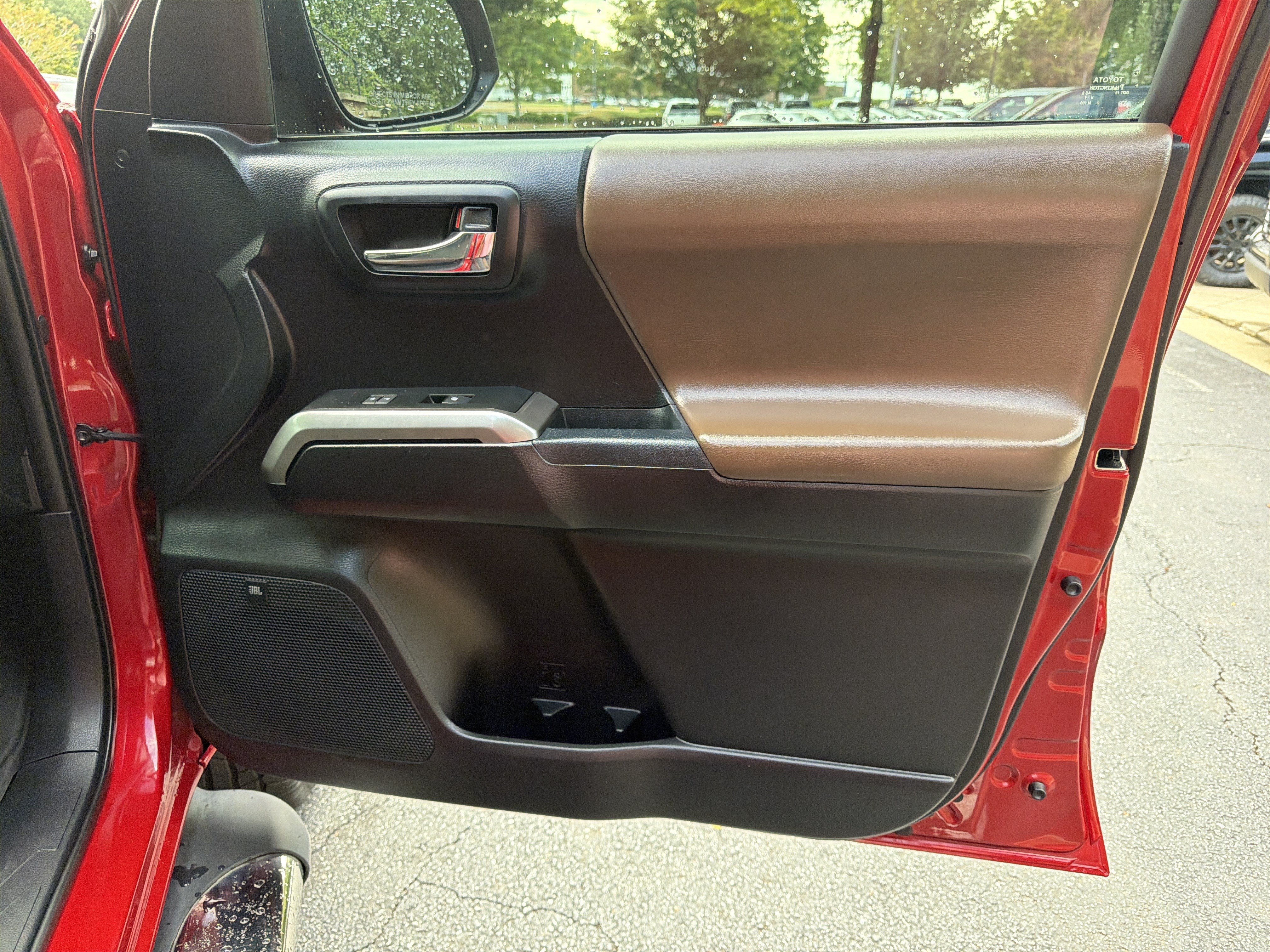 Used 2016 Toyota Tacoma Limited w/ Towing Package RWD image 14