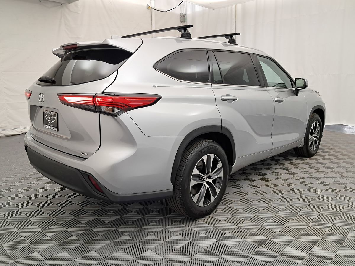 Used 2021 Toyota Highlander XLE FWD image 3