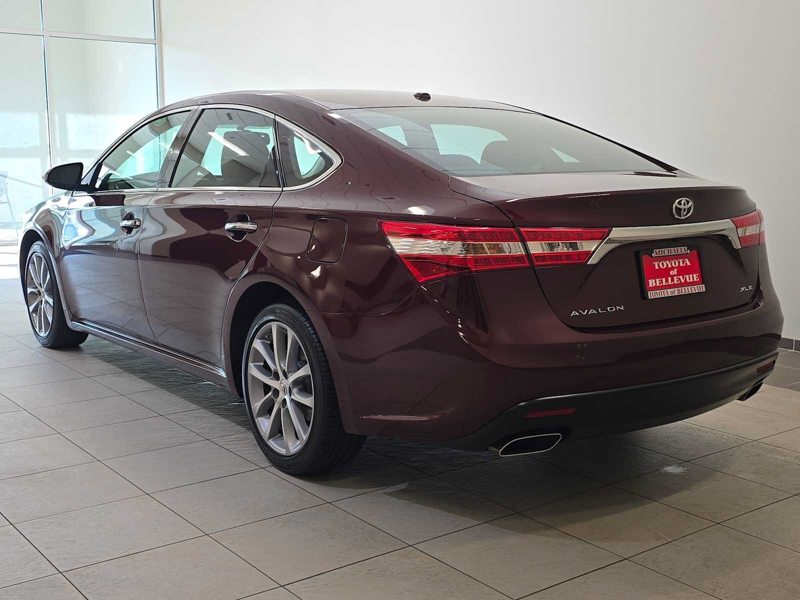 Used 2015 Toyota Avalon XLE Touring FWD image 4