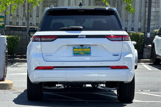 New 2026 Jeep Grand Cherokee Summit w/ Adv Protech Group IV AWD/4WD image 5