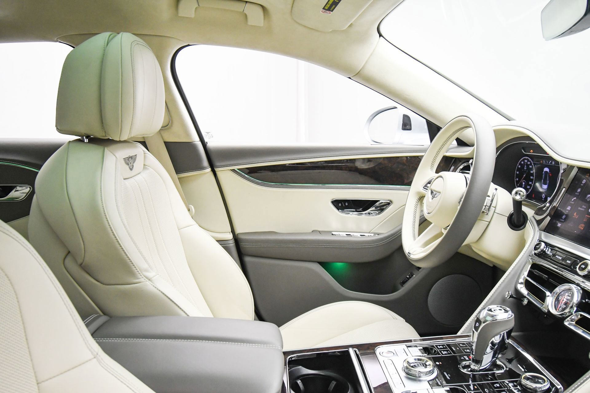 Used 2022 Bentley Flying Spur V8 image 49